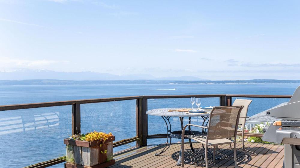 The Majestic Blue View by AvantStay Waterfront